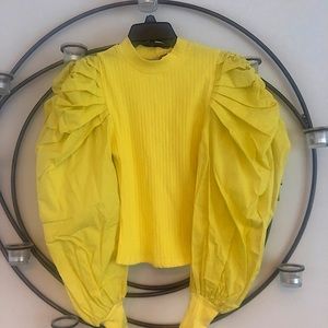 Ladies Top,Brand New, Smoke Free Home and No Pets